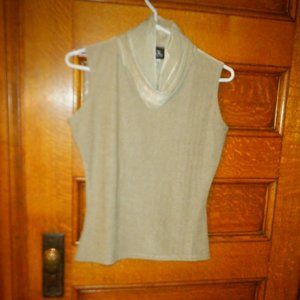 Beautiful *** ACW ~ TOP *** Medium